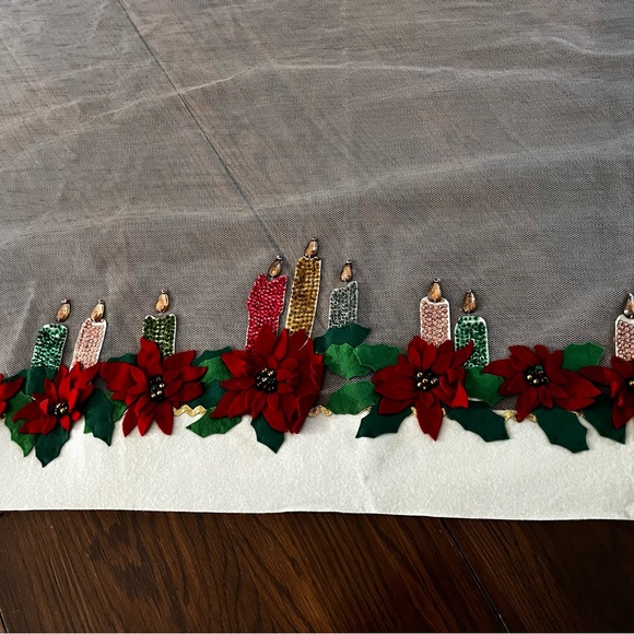 Vintage felt Christmas tablecloth Bucilla Gorgeous! Candles Poinsettias hand md - Picture 11 of 12